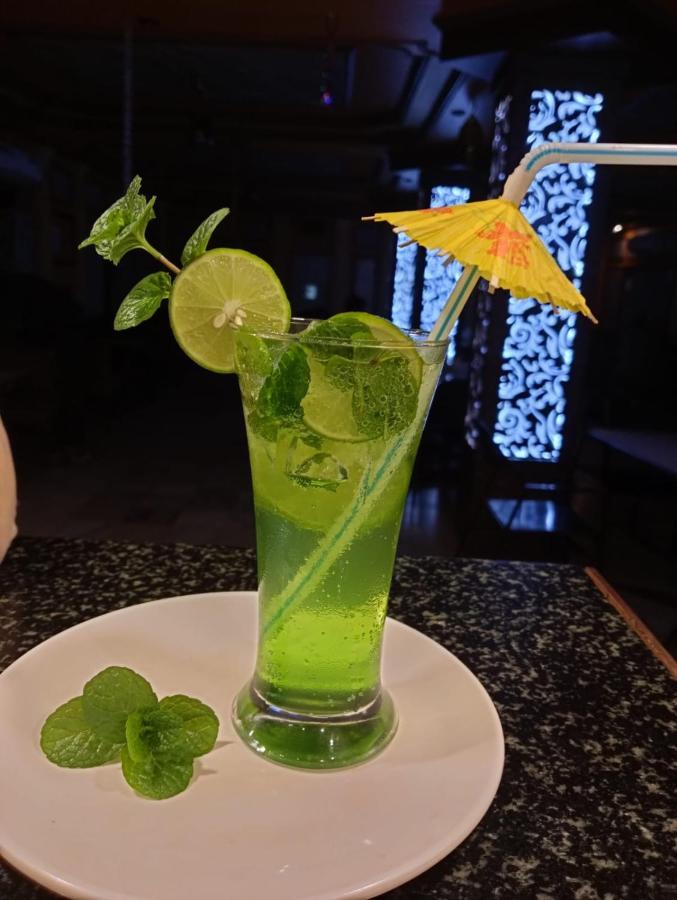 Hotel Samrat Baharampur Zewnętrze zdjęcie