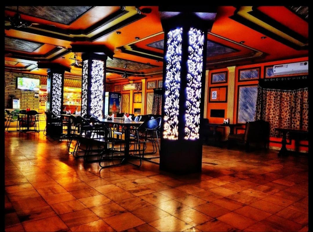 Hotel Samrat Baharampur Zewnętrze zdjęcie