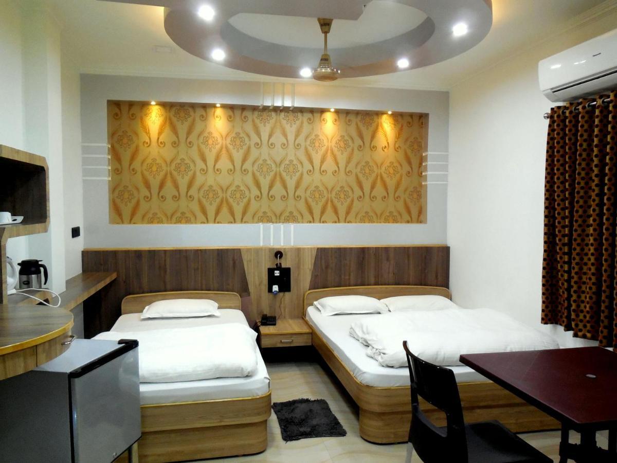 Hotel Samrat Baharampur Zewnętrze zdjęcie