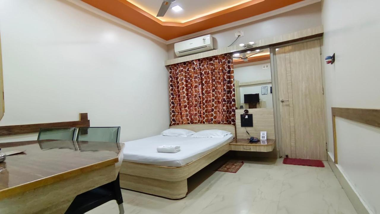 Hotel Samrat Baharampur Zewnętrze zdjęcie