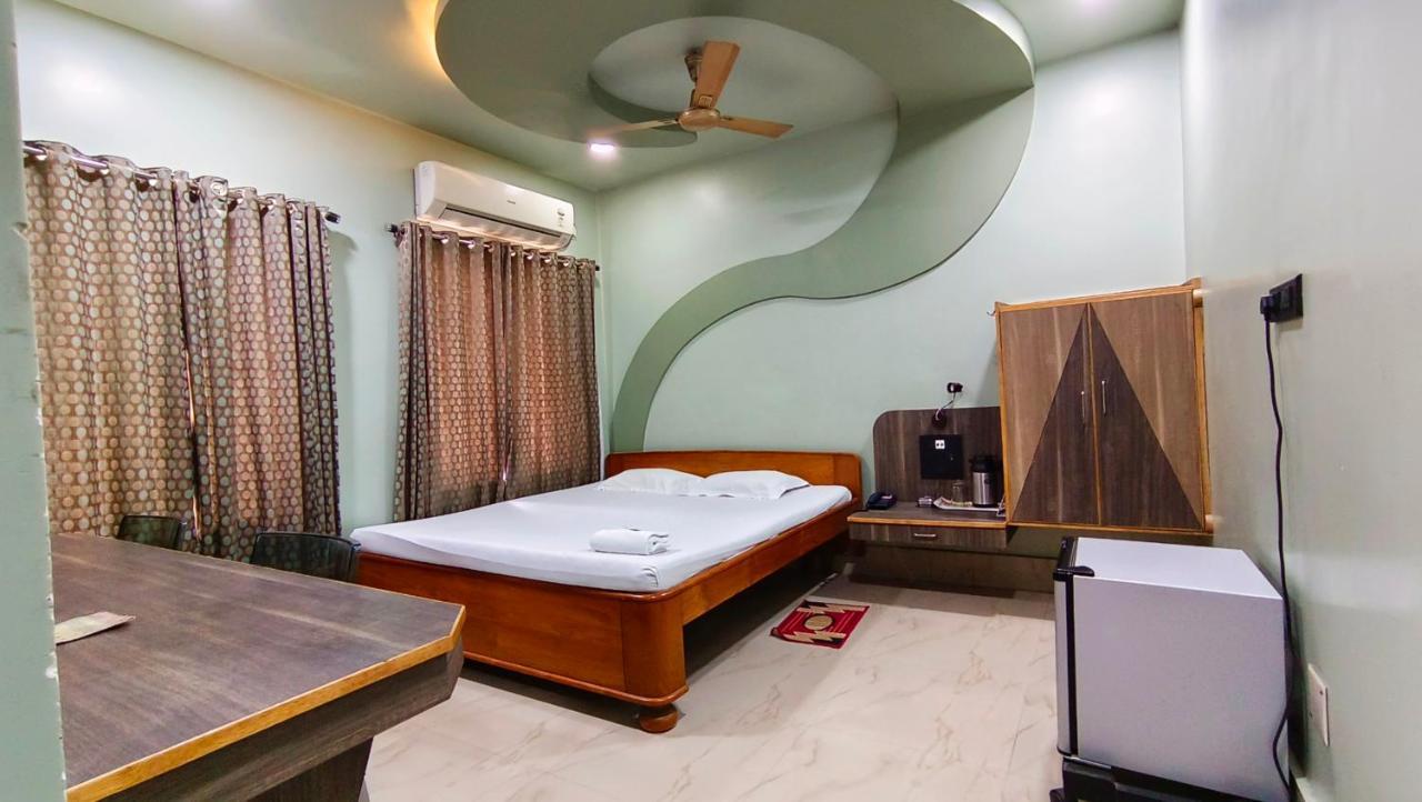 Hotel Samrat Baharampur Zewnętrze zdjęcie
