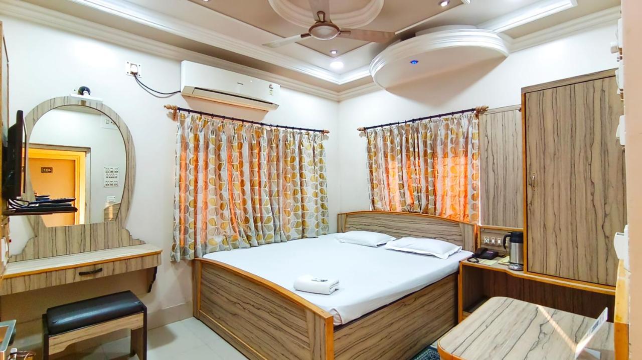 Hotel Samrat Baharampur Zewnętrze zdjęcie