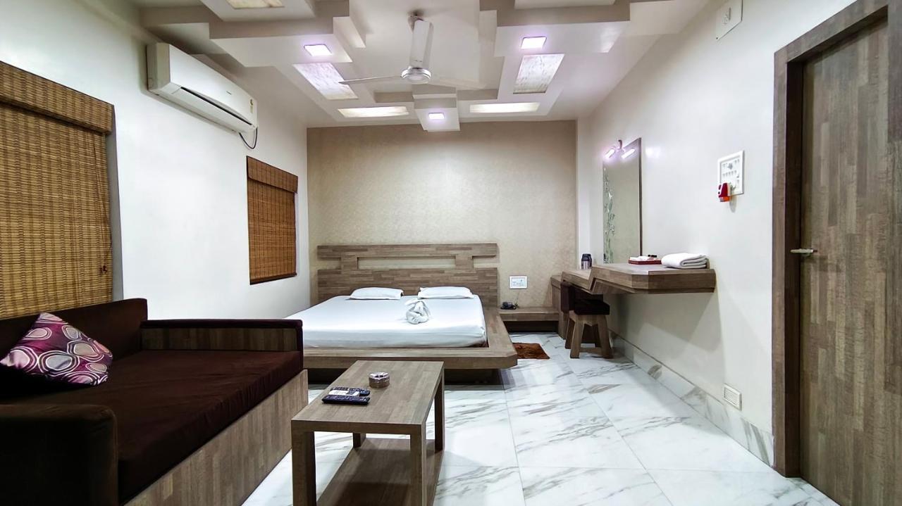 Hotel Samrat Baharampur Zewnętrze zdjęcie