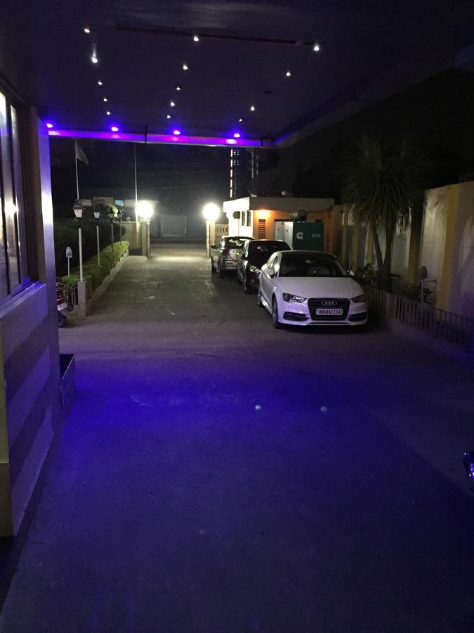 Hotel Samrat Baharampur Zewnętrze zdjęcie