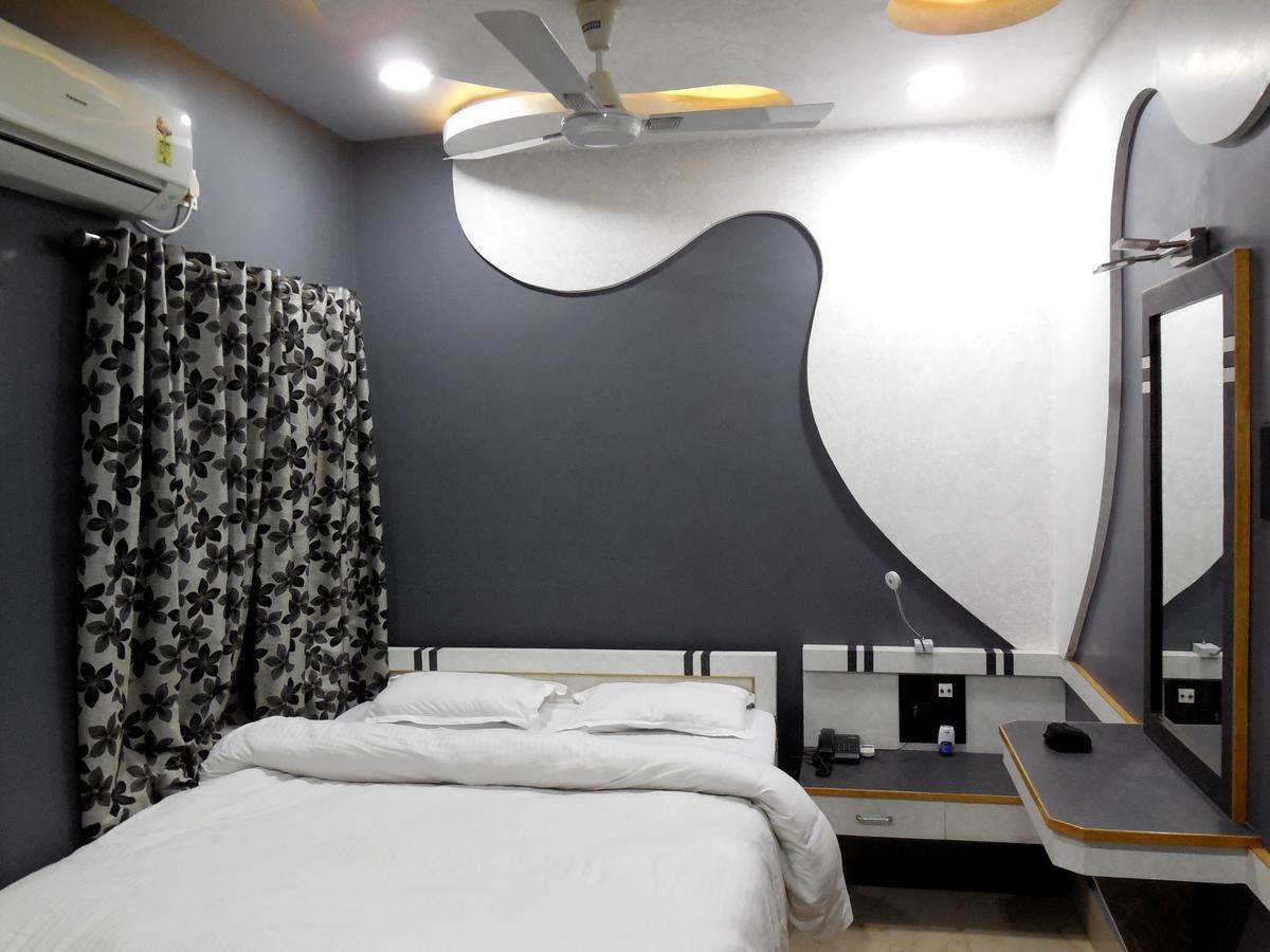 Hotel Samrat Baharampur Zewnętrze zdjęcie