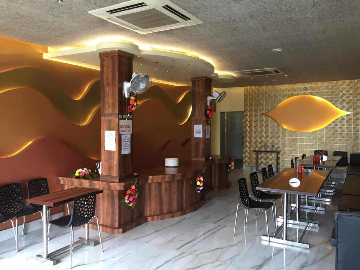 Hotel Samrat Baharampur Zewnętrze zdjęcie