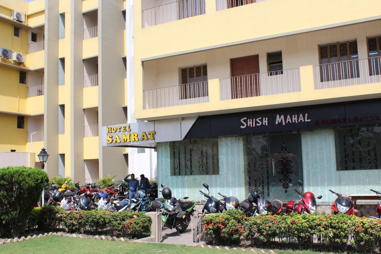 Hotel Samrat Baharampur Zewnętrze zdjęcie
