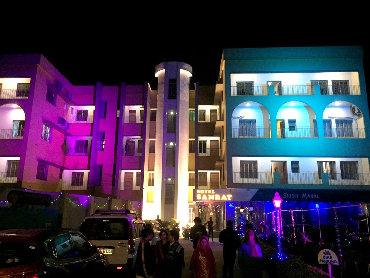 Hotel Samrat Baharampur Zewnętrze zdjęcie