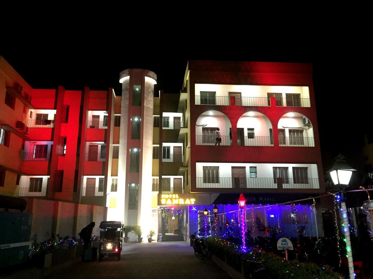 Hotel Samrat Baharampur Zewnętrze zdjęcie